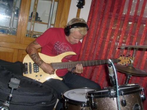 Mike rippin on the bass